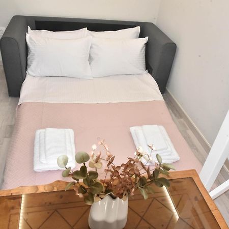 F K Apartments 阿特米达 外观 照片