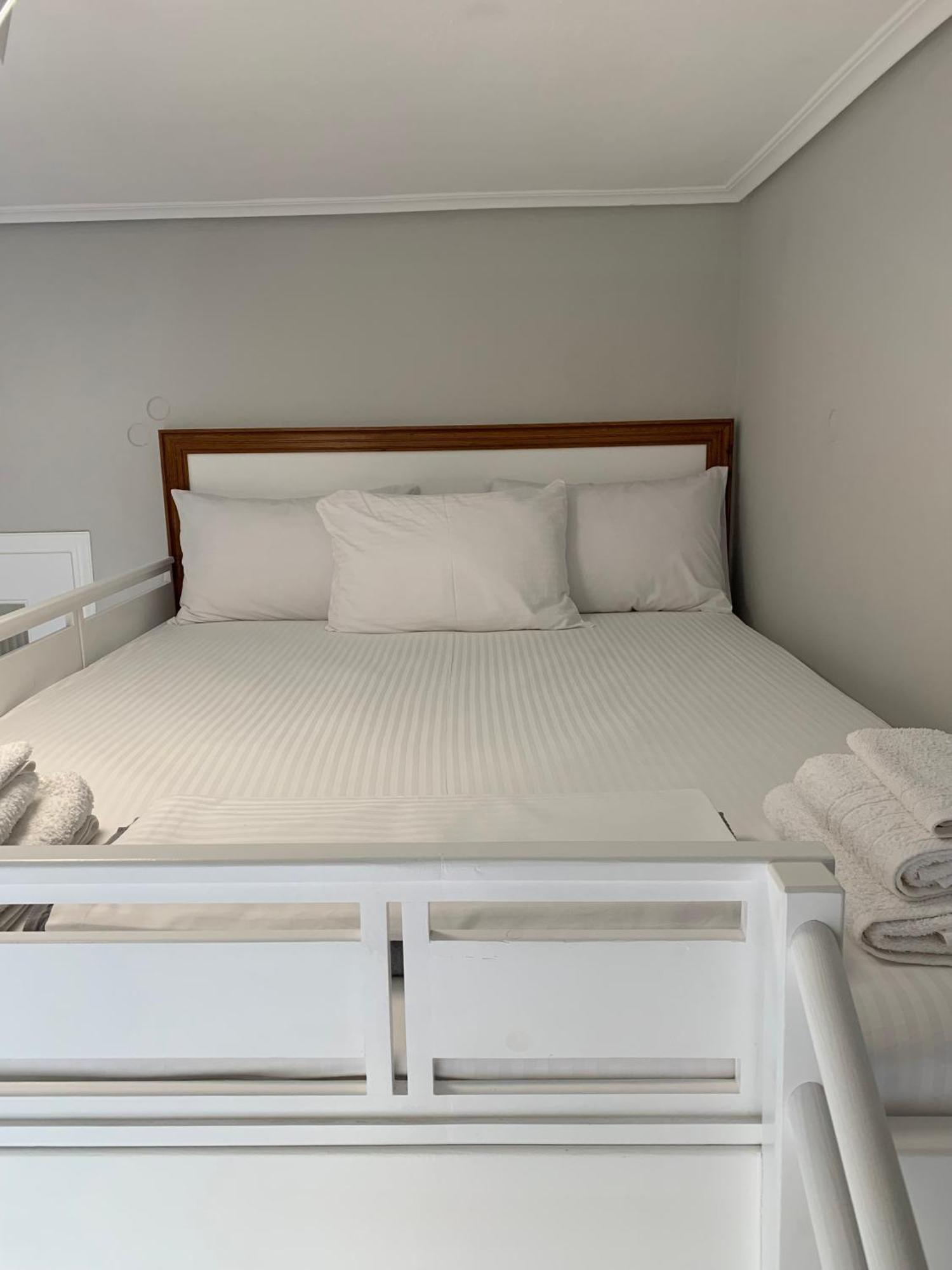 F K Apartments 阿特米达 外观 照片